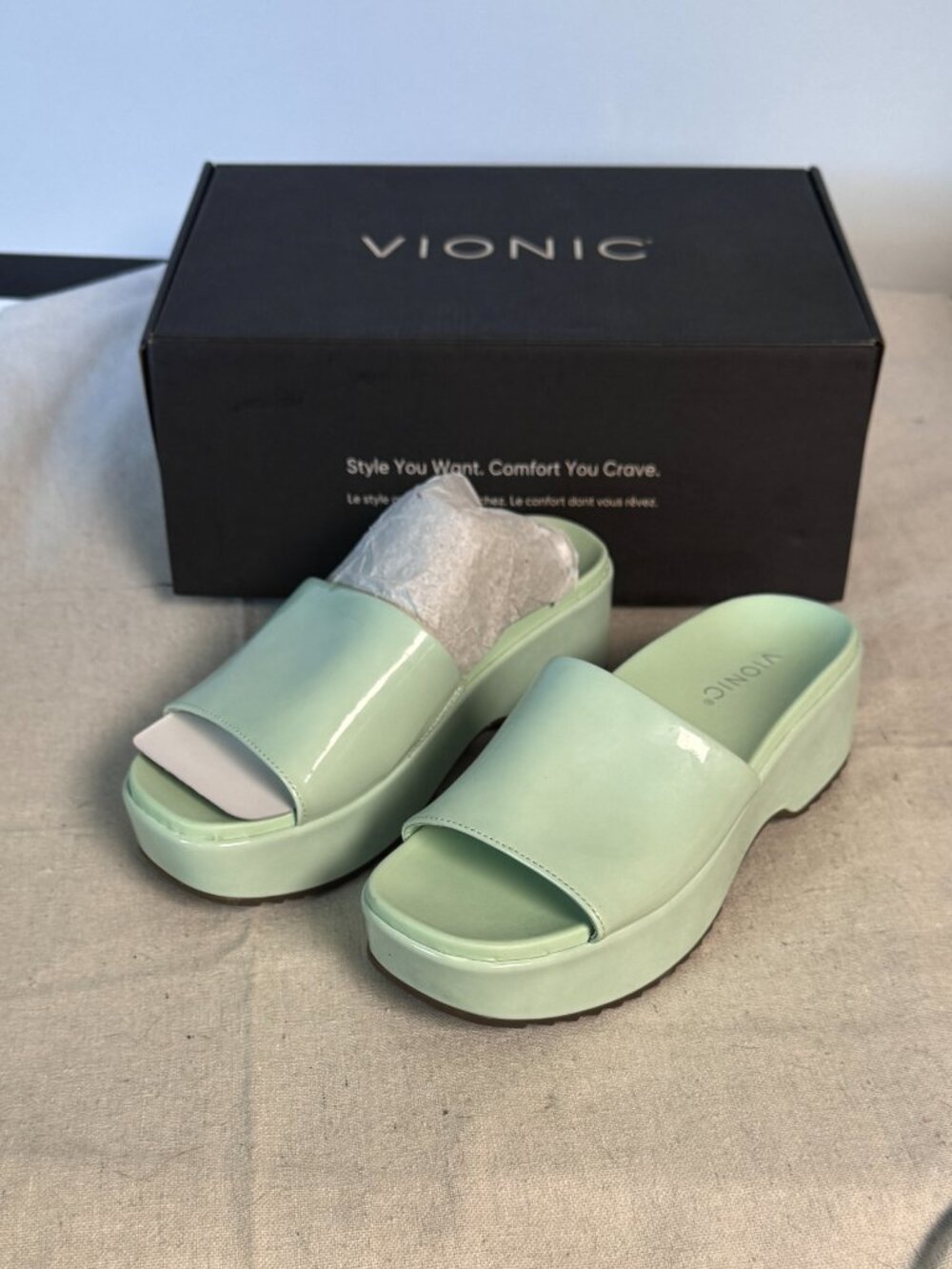 Women's 6 Vionic Trista Slide Platform Wedge Sandal Mint Green Shiny Shoes